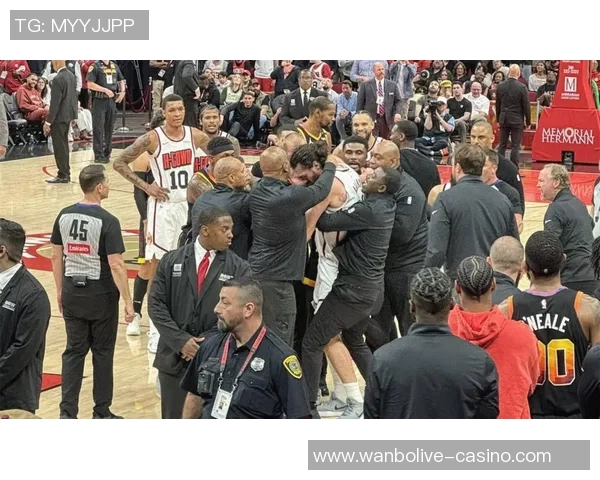 老鹰与活塞激战12月24日NBA赛场精彩对决全解析